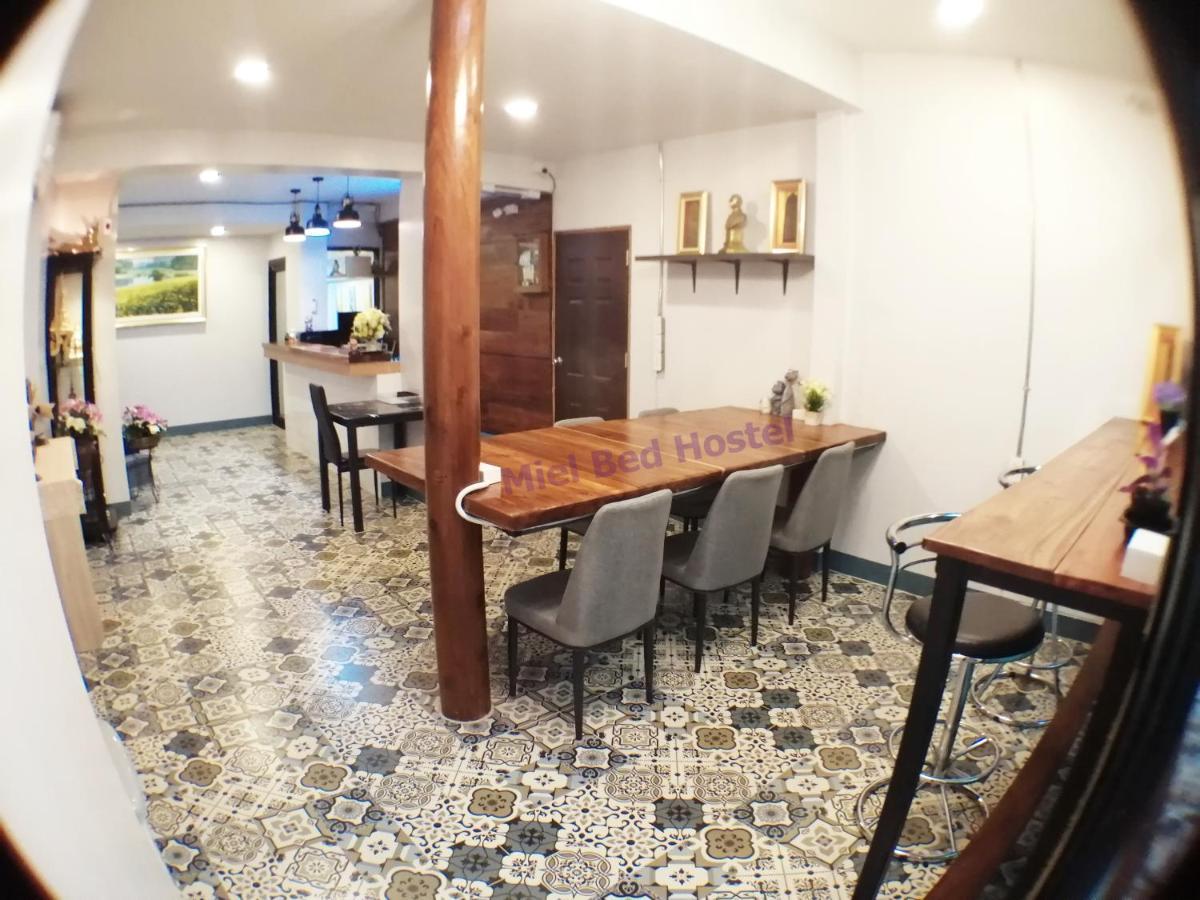 Miel Bed Hostel & Gallery Chiang Mai Exterior photo