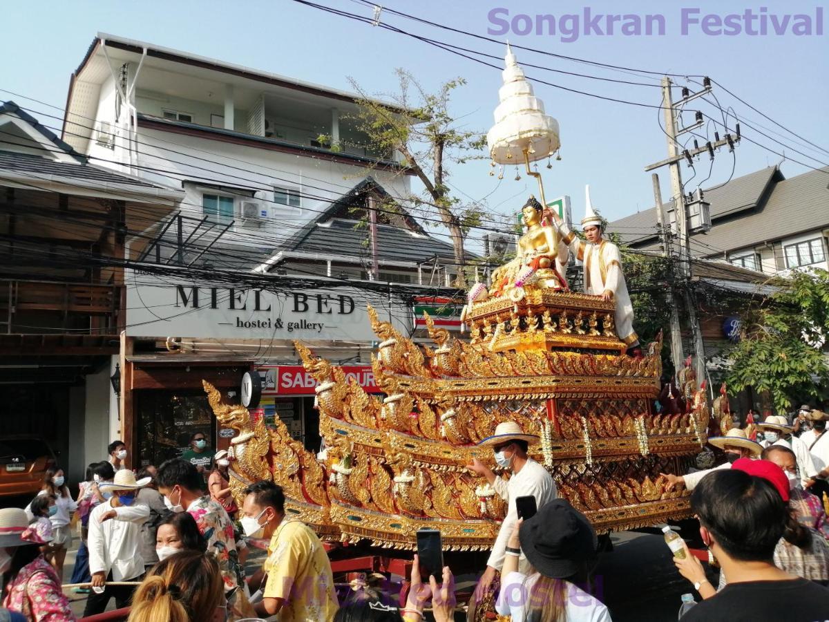Miel Bed Hostel & Gallery Chiang Mai Exterior photo